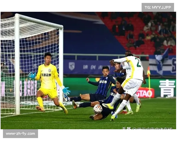 武汉三镇门将方镜淇带伤坚持 手指脱位仍多次化解险情 武汉三镇门将方镜淇带伤坚持 手指脱位仍多次化解险情